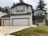 Building Photo - Newer Home In North Albany! Nealy 2500 sq ...