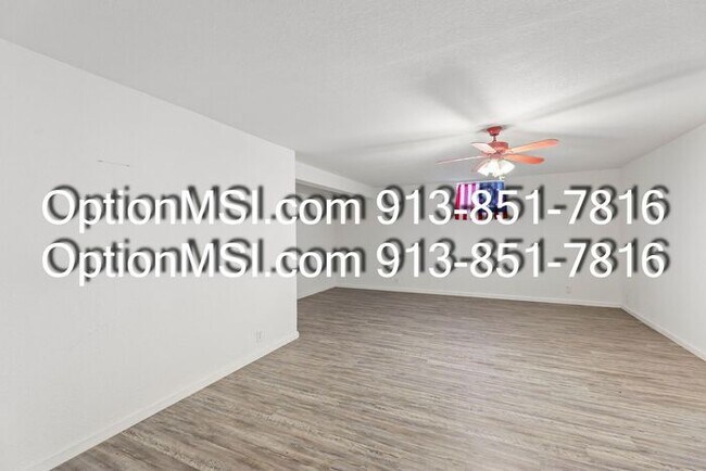 Building Photo - Country Charm Just Minutes From Lawrence!