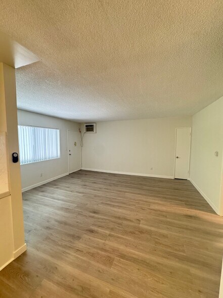Building Photo - 929 Larrabee Apartments