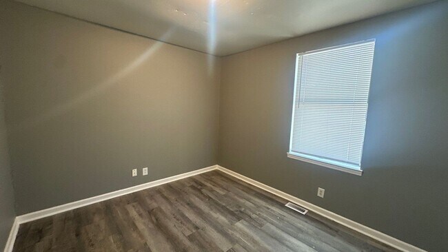 Building Photo - 224 Greenleaf Cir