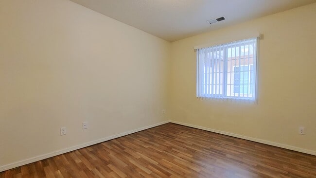Building Photo - 509 Valencia Dr SE