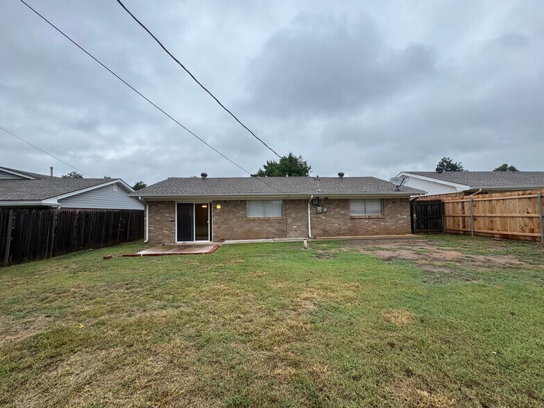 Building Photo - 8140 NW 28th St