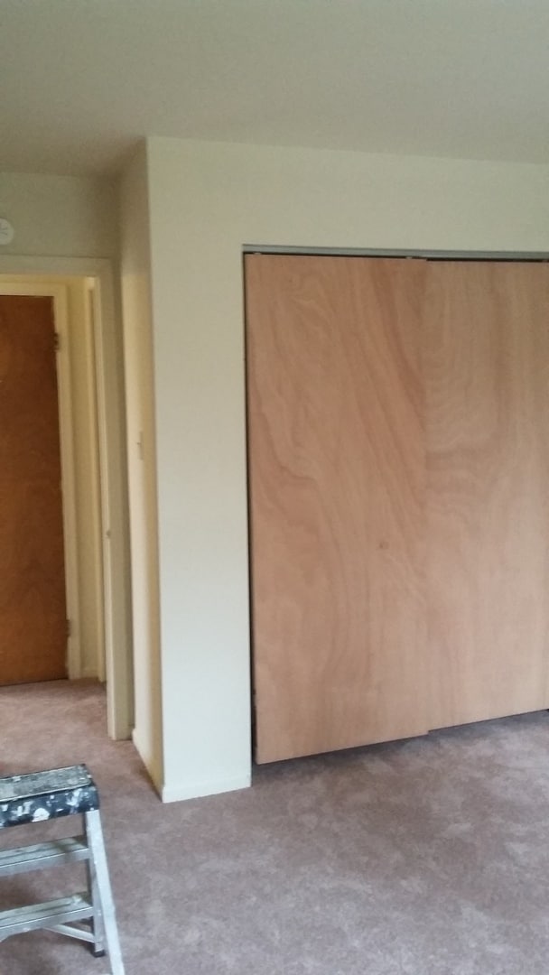 Building Photo - THOMAS_3032