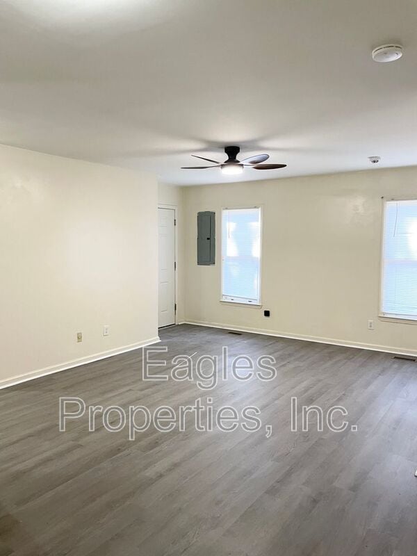 Building Photo - 1209 N John St