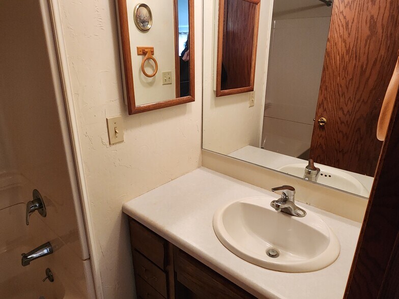 Building Photo - 2545 Southwood Dr