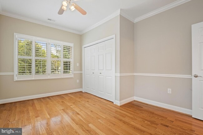 Building Photo - 5905 Lone Oak Dr