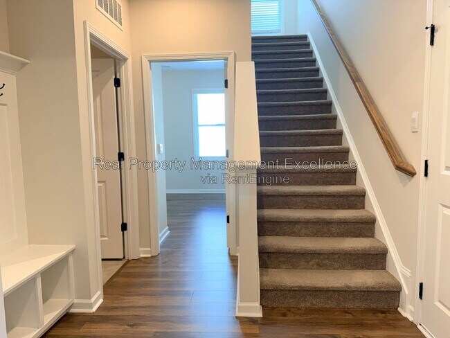 Building Photo - 101 Brody Pne Wy