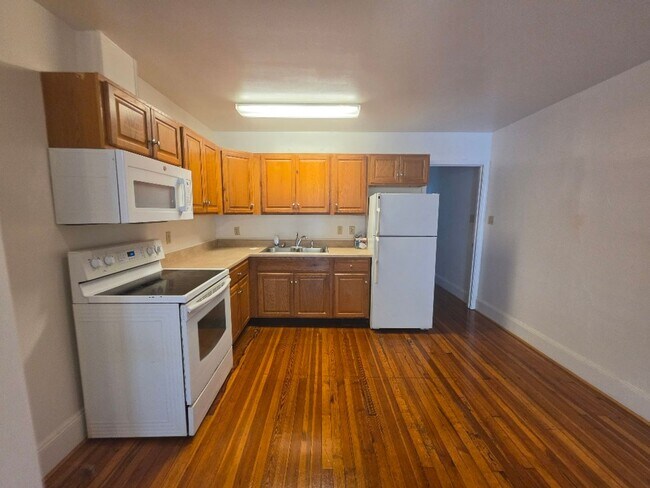 Building Photo - 808 S Braddock St