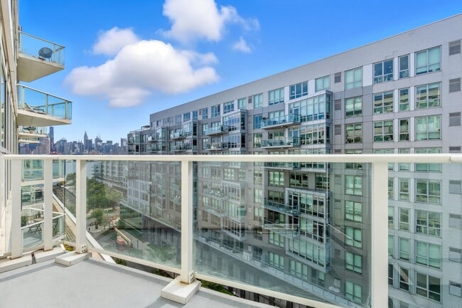 Building Photo - 800 AVENUE AT Port