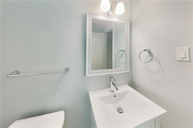 Building Photo - 2902 Delcourt Dr