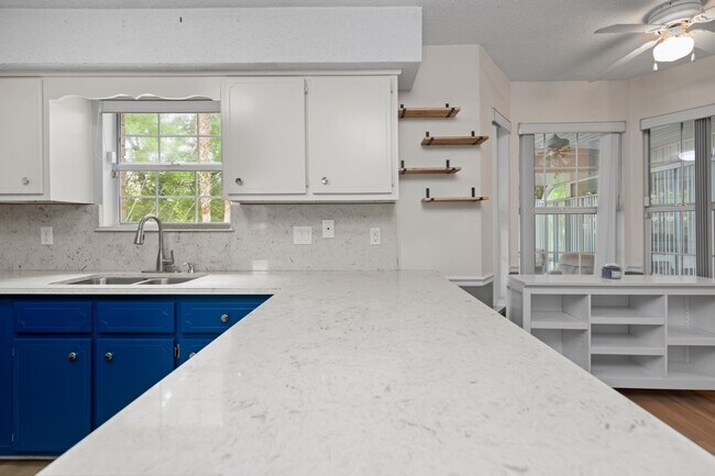 Building Photo - Spacious 3BR Retreat with Soaring Ceilings & Screened Porch