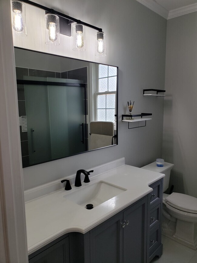 Principal Bathroom - 49 Birch St