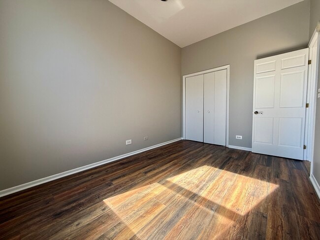 Building Photo - 556 W 37th St