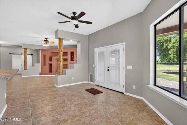 Building Photo - 3002 E Sherry Ln