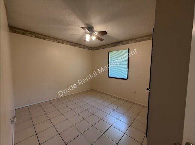 Building Photo - 335 N Baronne St