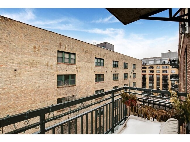 Building Photo - 408 N 1st St