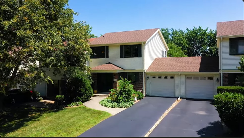 Primary Photo - 7S485 Lynn Dr