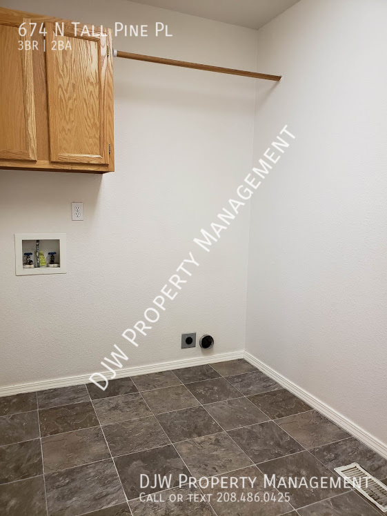 Building Photo - 3 Bed 2 Bath Meridian Home Close to Dining...