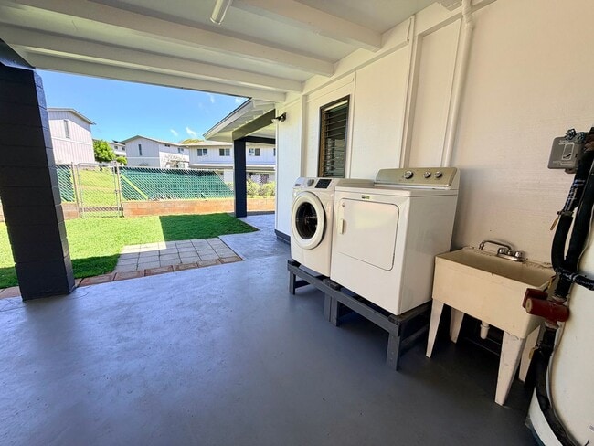 Building Photo - Newly Renovated 5BR/2BA Home – Move-In Ready in Pearl City