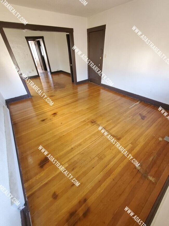 Building Photo - Cute and Affordable 1 Bedroom Apartment in...