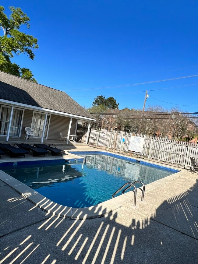 Building Photo - 6212 Stumberg Ln