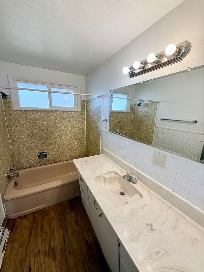 Building Photo - 3 Bedroom, 1 Bath Ranch Home in Northwest ...