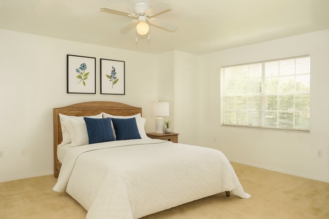 Building Photo - 2-bedroom, 2-bathroom Condo in gated commu...