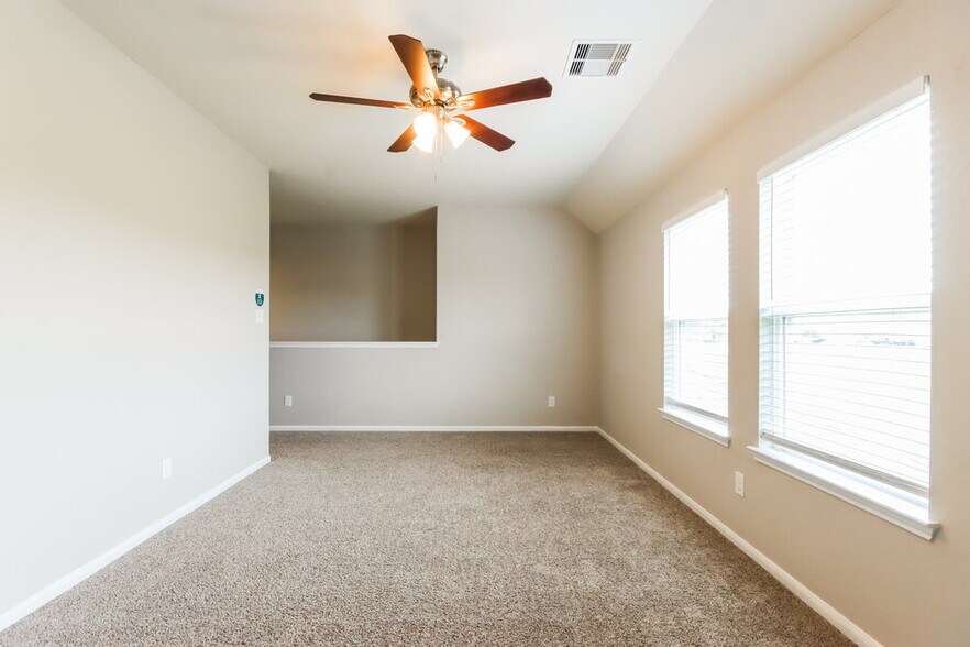 Building Photo - 23210 Snowy Ridge Dr