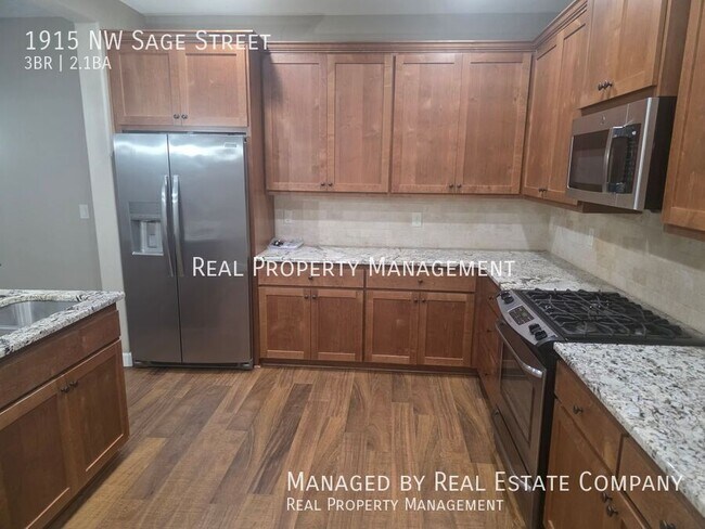 Building Photo - 1915 NW Sage St