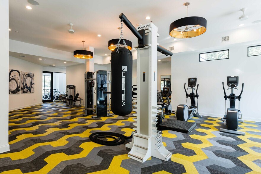 Building Photo - 17811 Vail St