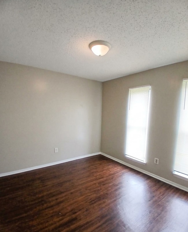 Building Photo - Move-in Ready! Charming 3 Bdrm - 2 Bath | Freshly Painted & Updated
