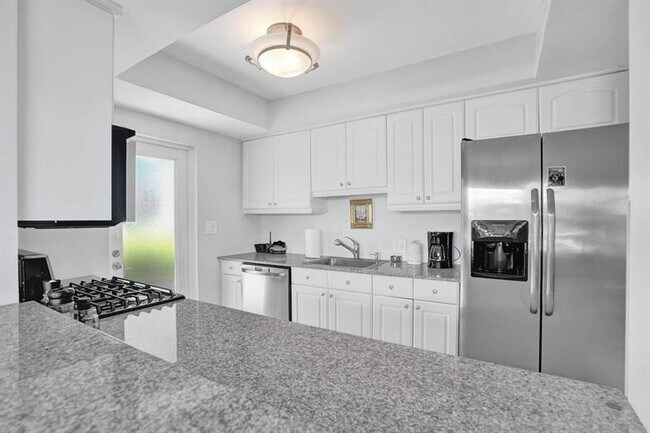 Building Photo - 180 Isle of Venice Dr