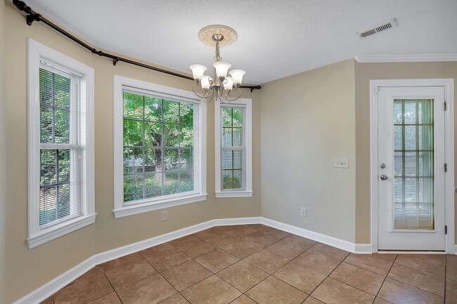Building Photo - 103 Winding Trail