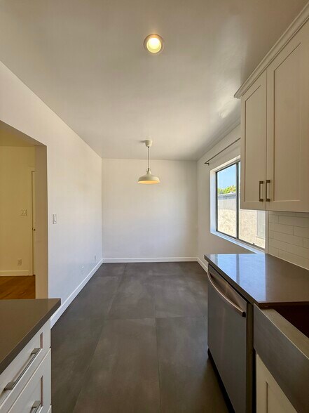 Building Photo - 515 Pier Ave