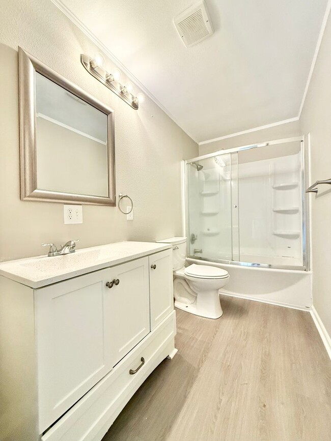 Building Photo - 92 Sycamore Cir