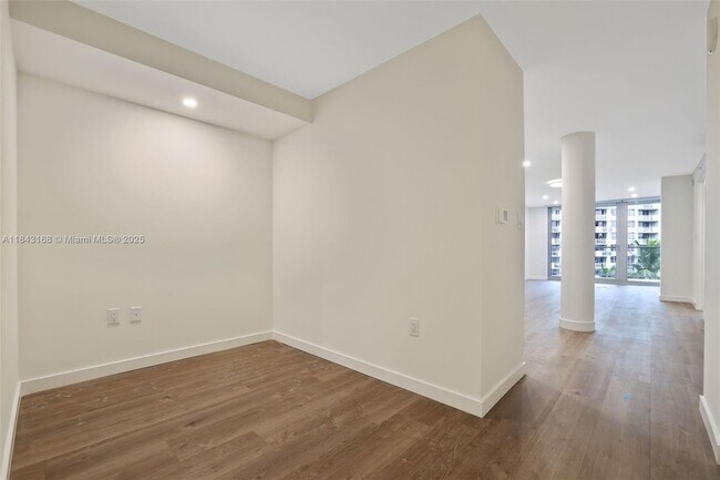Building Photo - 1500 Bay Rd