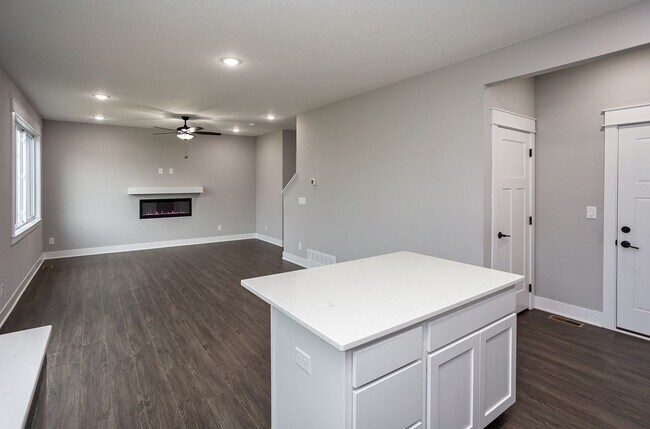 Building Photo - Like-New 4-Bedroom Home in Heritage Park –...