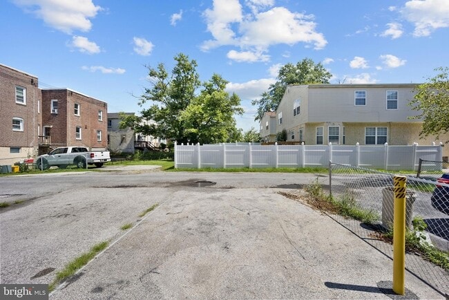 Building Photo - 1011 Clifton Ave