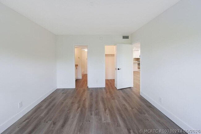 Building Photo - 1400 NE 57th Ct