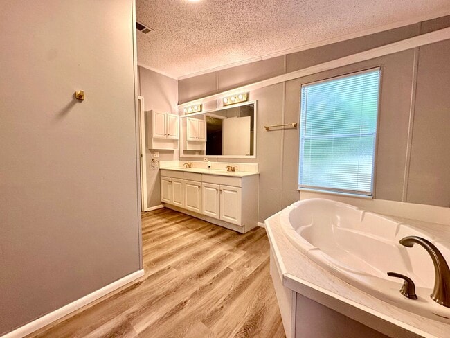 Building Photo - Privacy and Space in this 3/2 Home at the ...