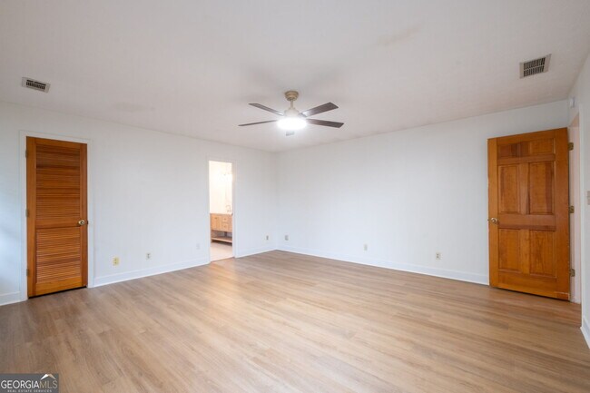 Building Photo - 2688 Benton Dr