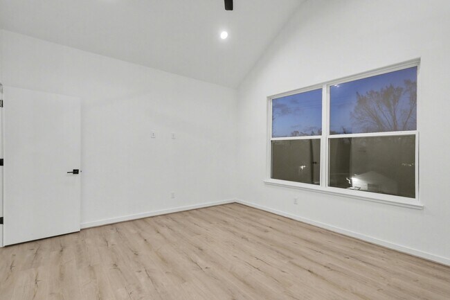 Building Photo - 203 Danna Ln