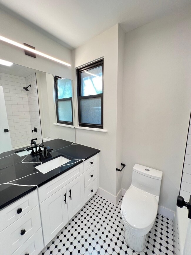 Building Photo - 48 Bright St