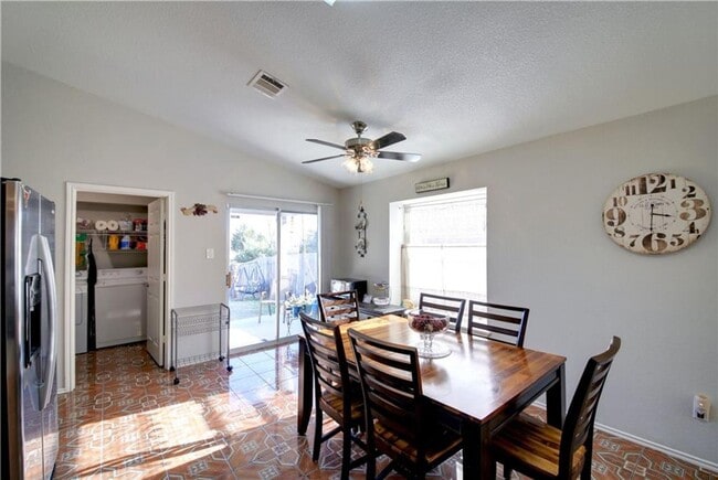 Building Photo - Very clean well maintained one-story home.