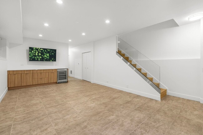 Building Photo - 1618 W Pierce Ave