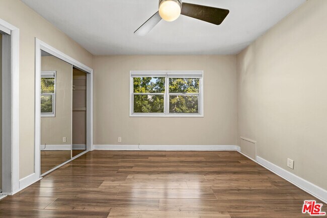 Building Photo - 8555 Sherwood Dr