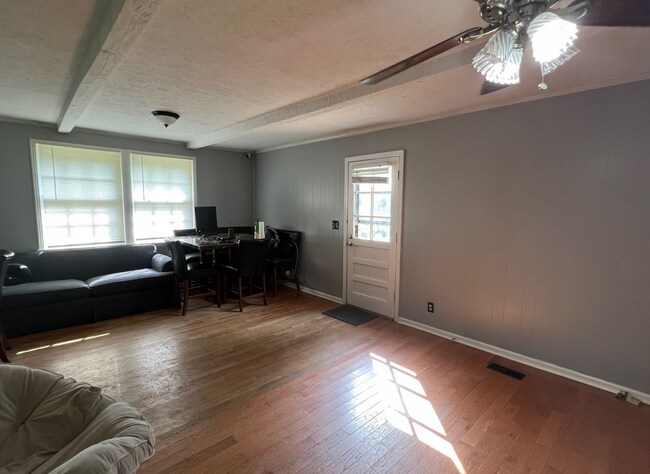 Building Photo - 1105 Allenwood Dr