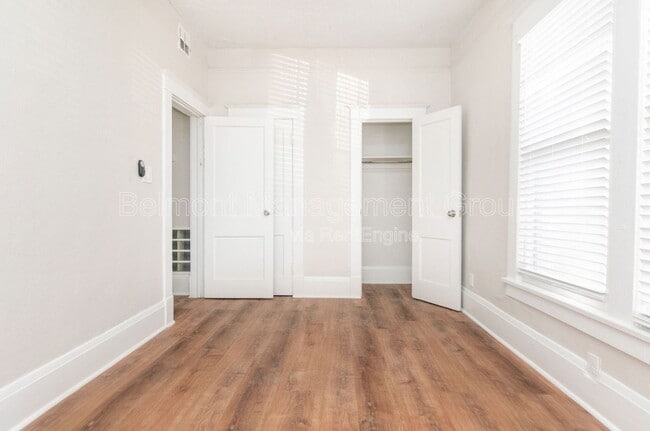 Building Photo - 606 S Park Ave