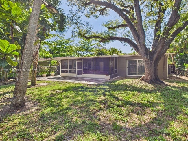 Building Photo - 1632 SW 28th Ave