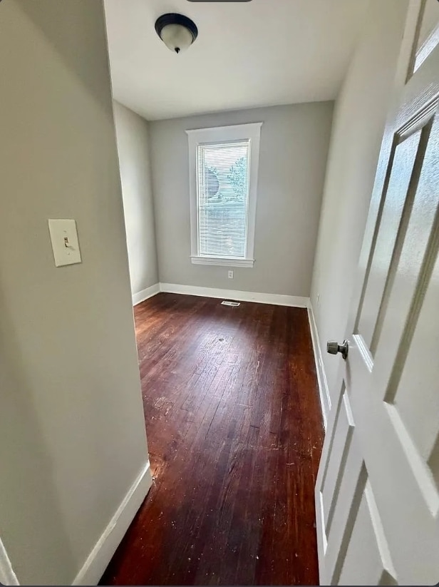 Building Photo - 4 Bedroom with 3 Bathrooms